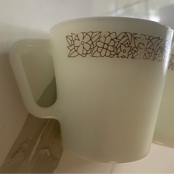 Brown pattern Pyrex Cups - Picture 4 of 9